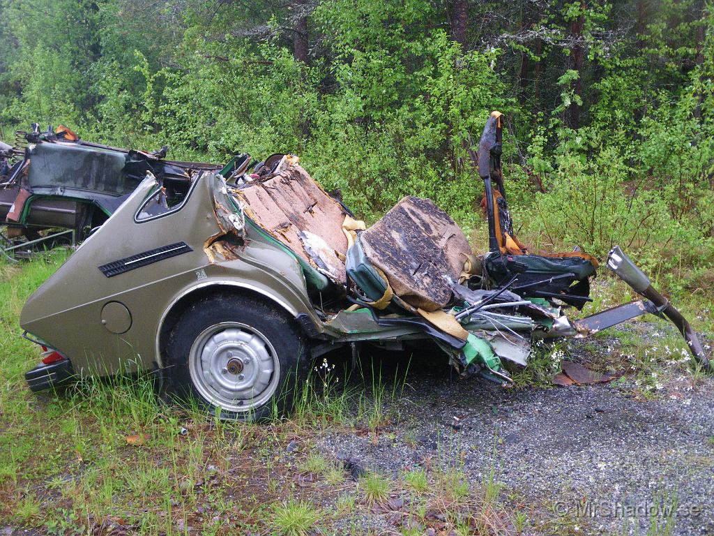 IMGP1055.JPG - En Saab finns också på platsen. Här ena halvan..