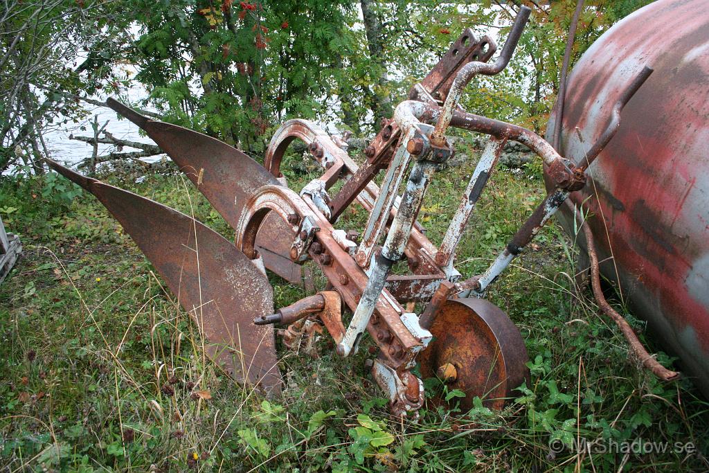 IMG_5241.JPG - Överums tvåskärig plog. Denna drogs nog inte av någon större traktor, kanske en Grålle eller Terrier