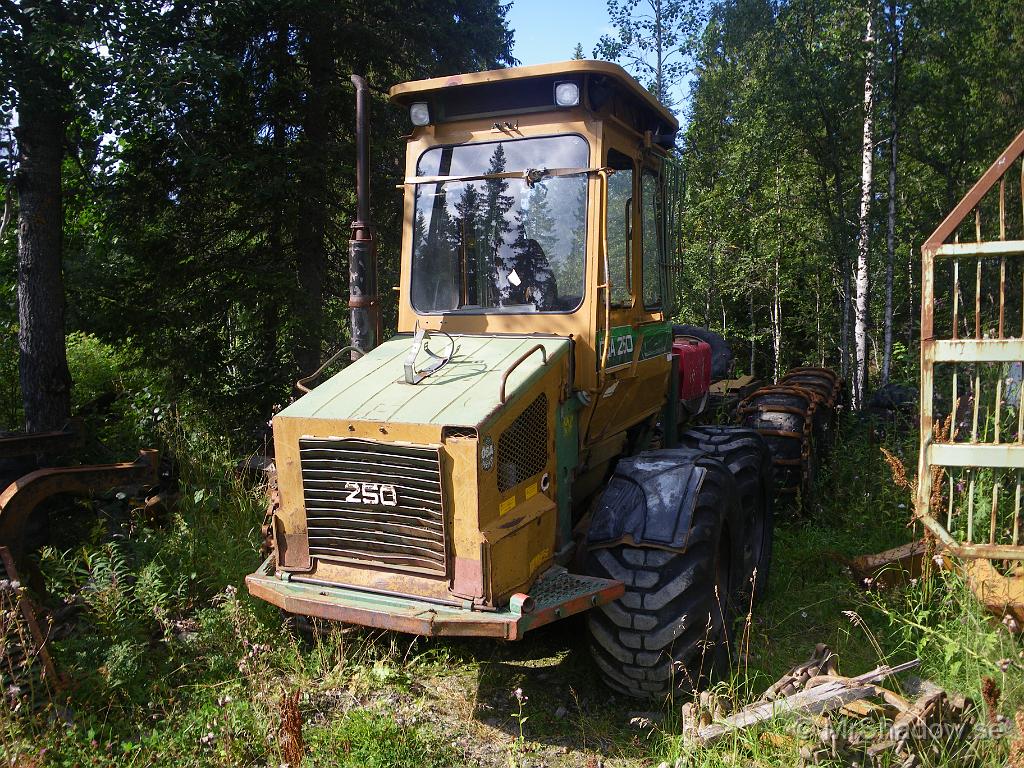 IMGP1928.JPG - En på sin tid ganska smidig maskin som fanns med fler olika axelkonfigurationer. Just denna har 2 + 2 axlar