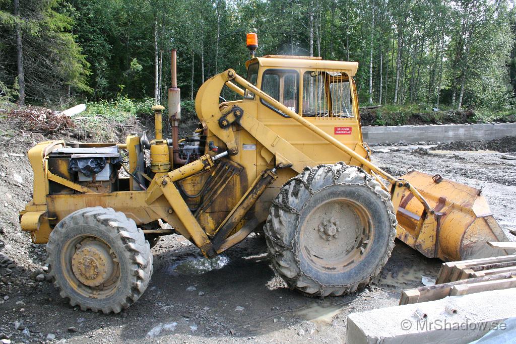 IMG_4932.JPG - Täckplåtar över motor och sådan, det är ibland helt överflödigt. Huvudsaken är att den kan brukas. Fast ergonomin i den där gör nog att man inte brukar den såå länge i taget. Tillverkningsnumret skvallrar om att den är tillverkad 1967