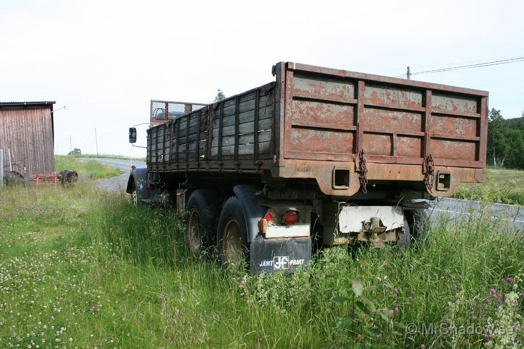 Img_8661x.jpg - Inte flyttad så långt, endast ca 50m. Men med tanke på att den stod uppallad på en domkraft flertalet år, så är detta en stor händelse.