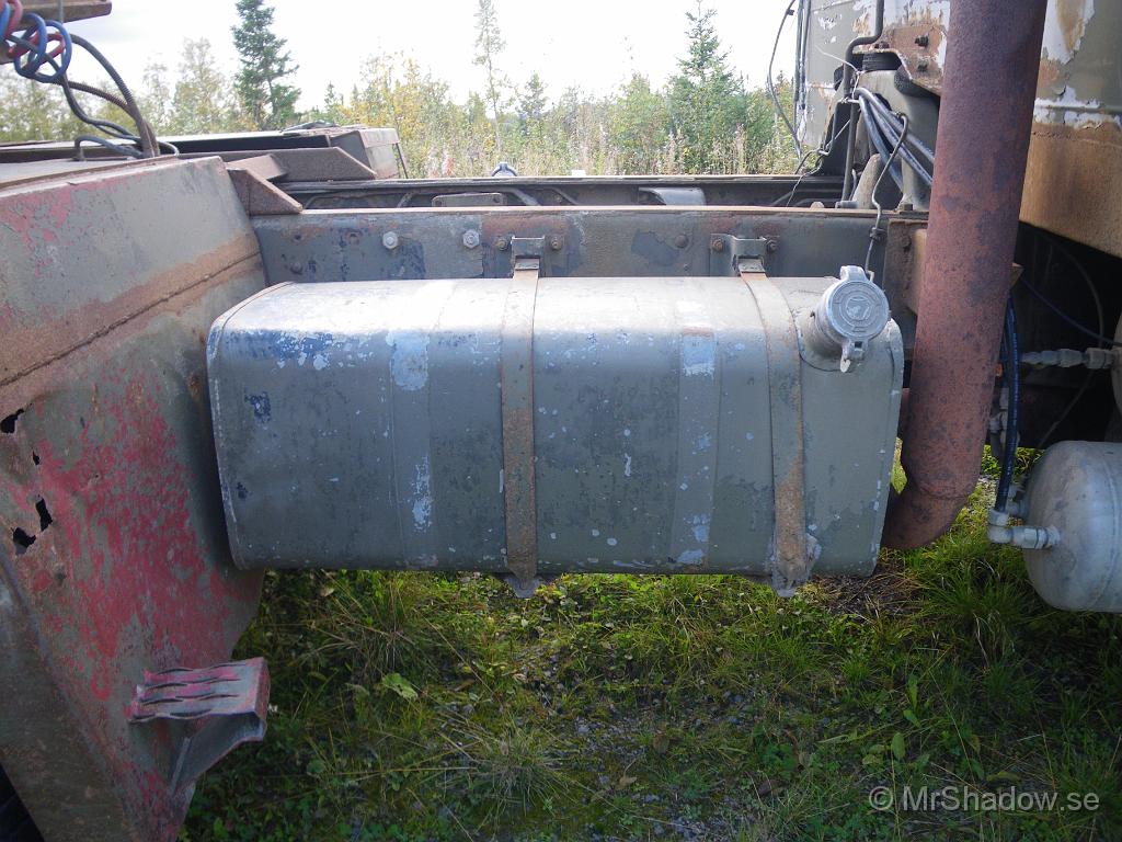 IMGP7367.JPG - Med den tanken kom man inte långt, ca 130 l, så försvaret hade nog massor med hemliga tankställen.. Men det är ju en tank på andra sidan också ;-)