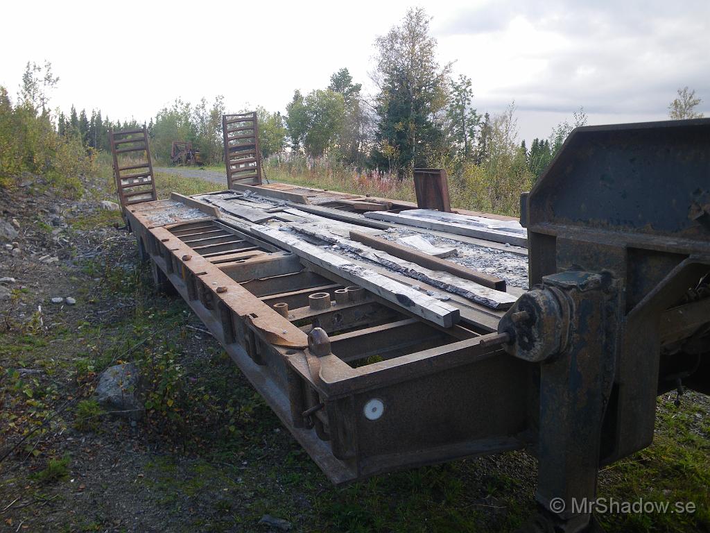 IMGP7369.JPG - Trailern är ju betydligt nyare än dragbilen, men fortfarande mer än 35 år gammal. Lastar ändå dryga 20 ton