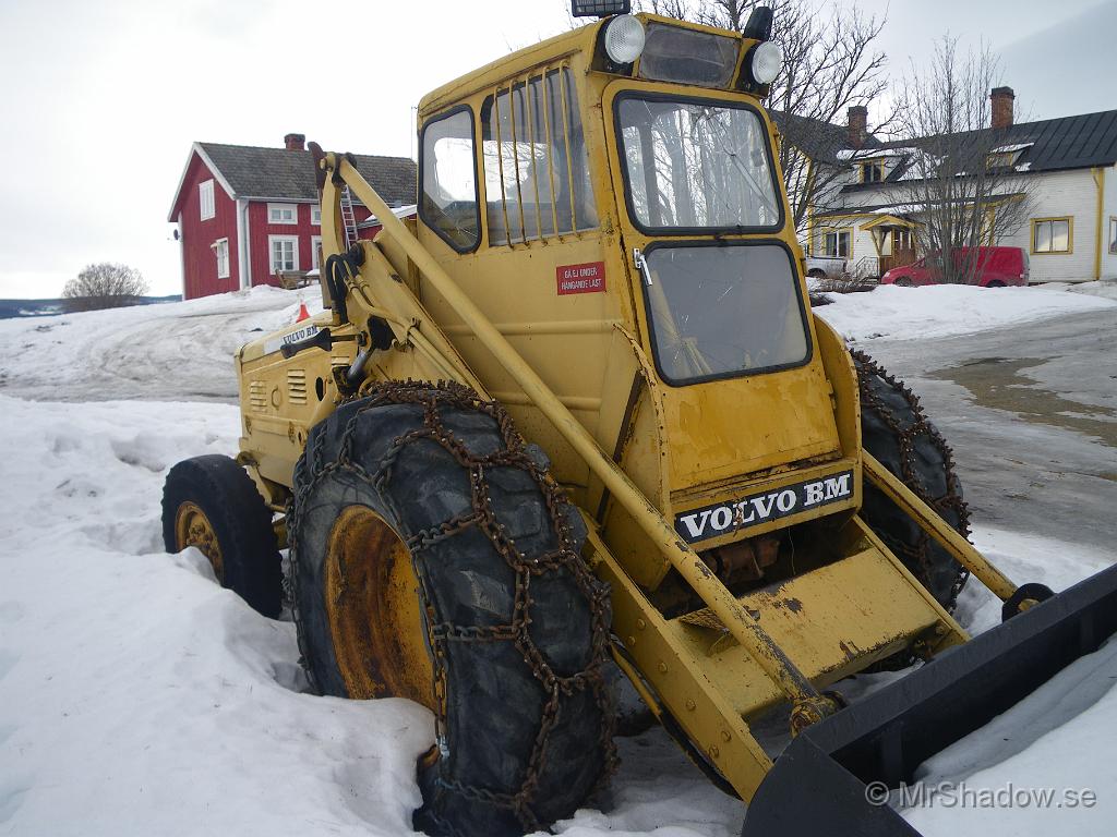 IMGP5846.JPG - Lite omvårdnad har den fått, det tyder de olika nyanserna av gulfärgen på.  Jag kom mig inte för att titta in i hytten, men man kanske får möjlighet att passera denna pärla någon fler gång.