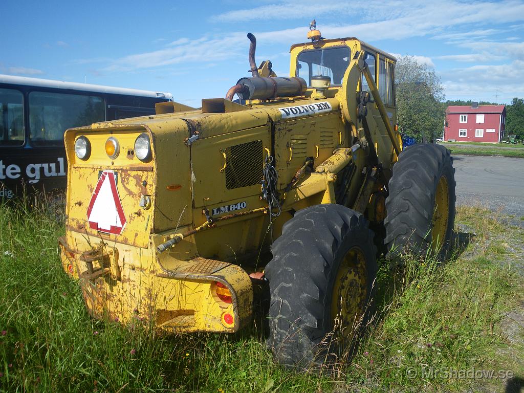 045.JPG - Denna modell är utrustad med en 6 cylindrig Volvosnurra och har drivning via en form av automat till alla fyra hjulen. Kommer i håg hur kraftfullt dessa maskiner lät. Och visst var de kraftfulla.. Det här var "Toys for boys" på 70 talet.