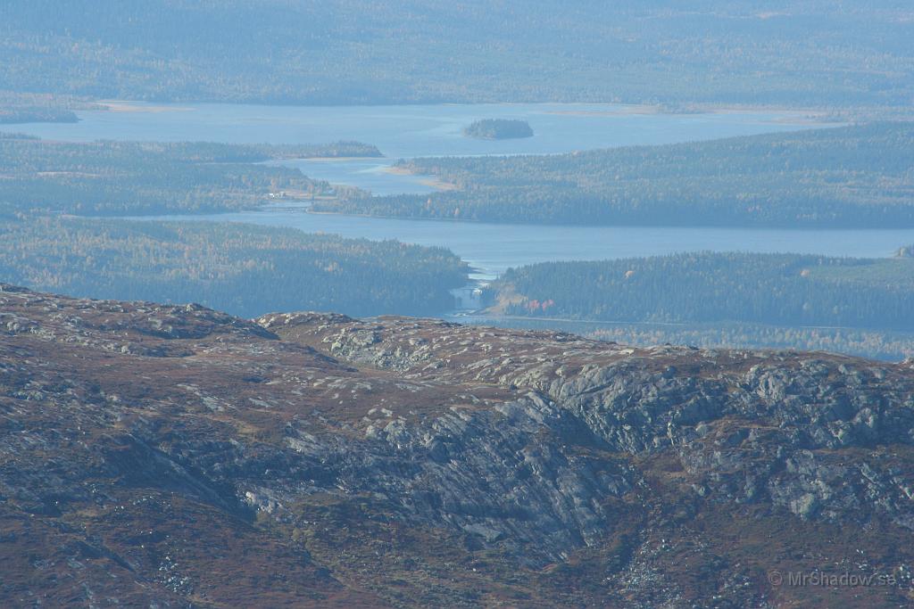 IMG_4018.JPG - Låångt där borta är det faktiskt Tännforsen man kan se. En sjö som via fallet rinner ner i en annan sjö