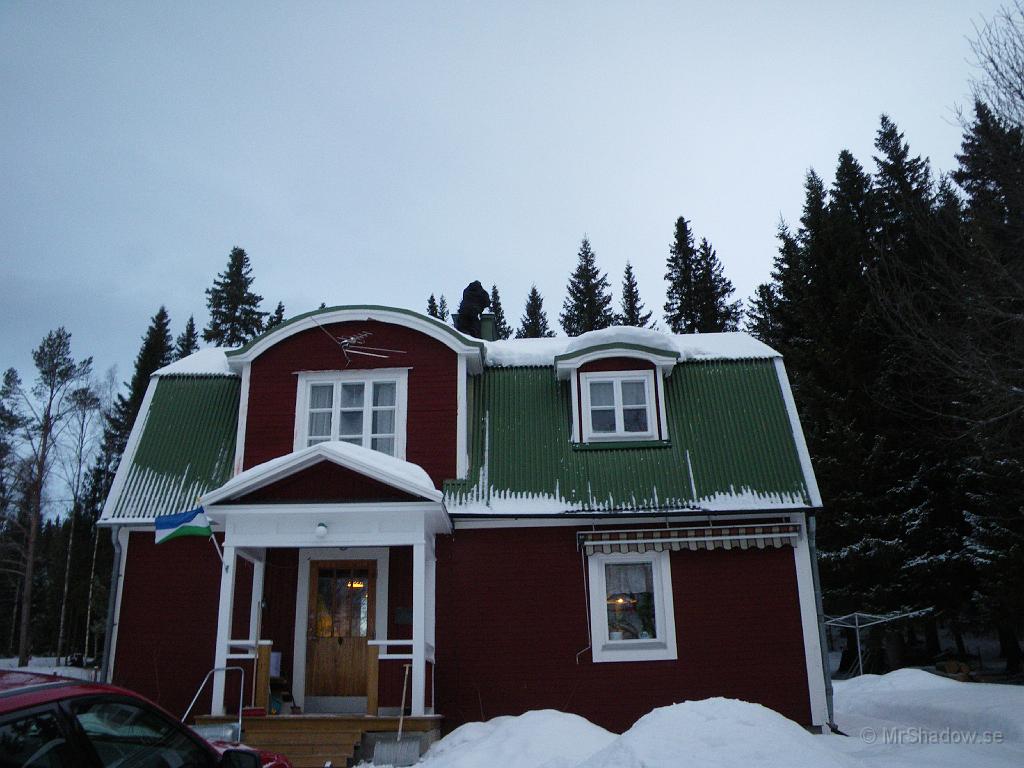 IMGP0284.JPG - Det har varit lite dåligt drag i köksspisen, så efter lite funderingar så bestämdes att det var dags att kolla rökkanalen i skorstenen.