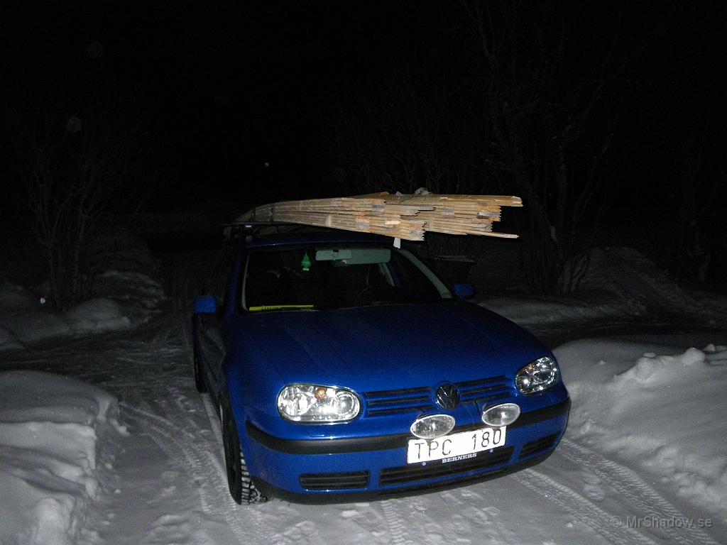 IMGP0309.JPG - Litet last med virke lastat på SpårtGolfen, tak på tak