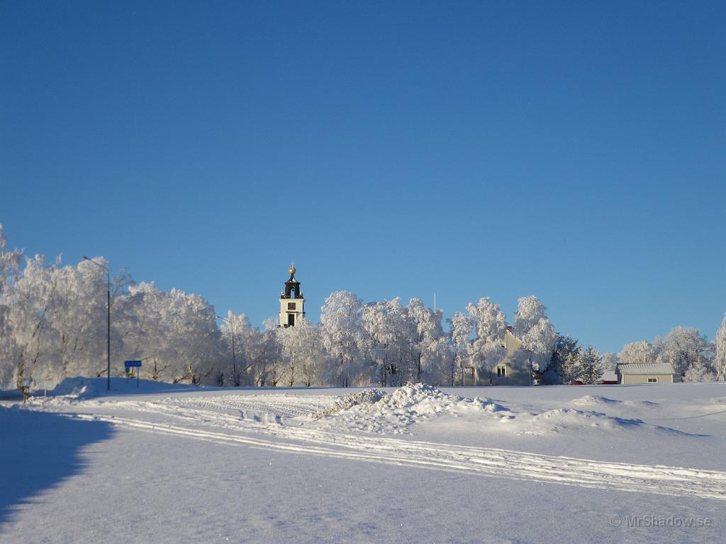 IMGP0315.JPG - Alsens kyrka med björkar i vinterskrud