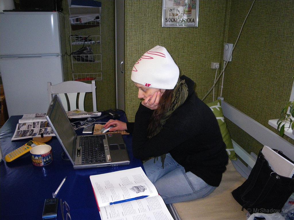 IMGP0370.JPG - M pluggar och det är ju bra att smalbandet fungerar.. Men nu blir det snart bredband till Slåttet också.Om ca 2 veckor så bör det vara 5-6 ggr snabbare att surfa via telekabeln.