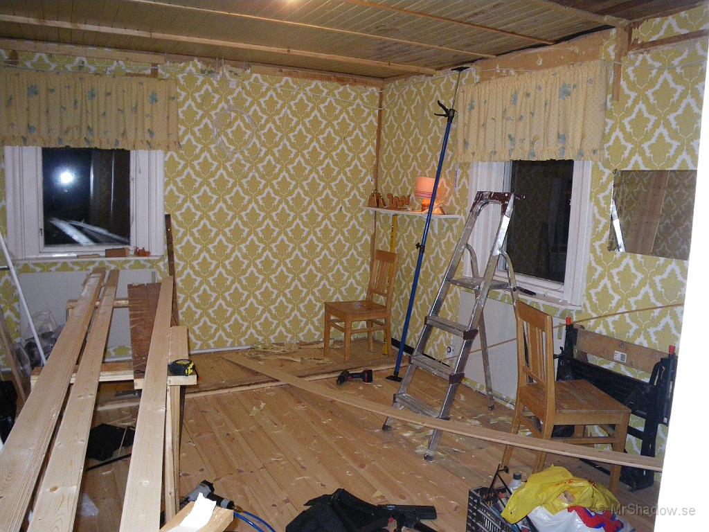 IMGP0384.JPG - Så var det dax att börja spika tak