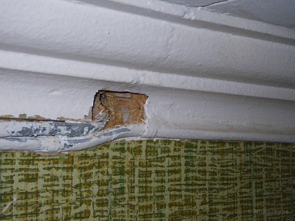 IMGP0417.JPG - Här går den gamla kabeln in genom väggen in till vardagsrummet