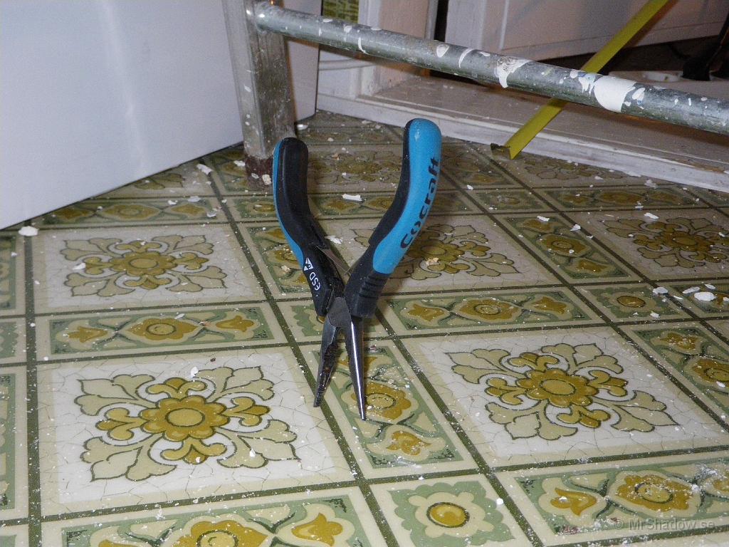 IMGP0418.JPG - Det kan ju falla verktyg ibland och det var ju tur att man inte hade skallen där..