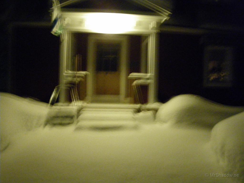 IMGP0442.JPG - Skitdålig bild, men den visar ändå lite av hur det ser ut innan det är skottat...