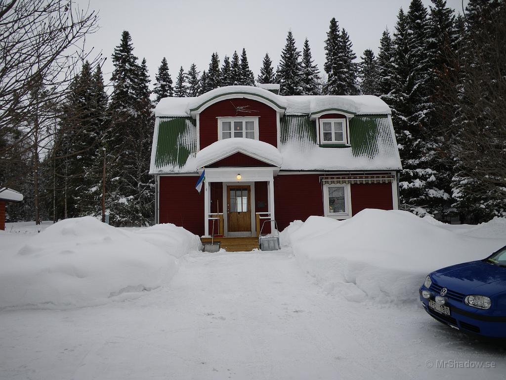 IMGP0456.JPG - Även på taket ligger det nu ett ganska tjockt snötäcke