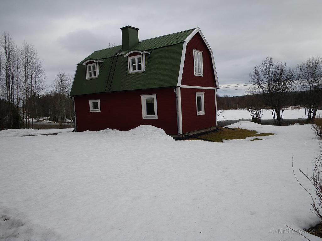 IMGP0733.JPG - Fast på vissa delar har det tinat av, men då är det destå mer där det rasat av taket