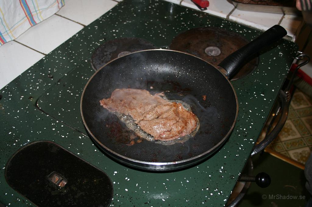 IMG_4357.JPG - Denna dag är det lövbiff på menyn