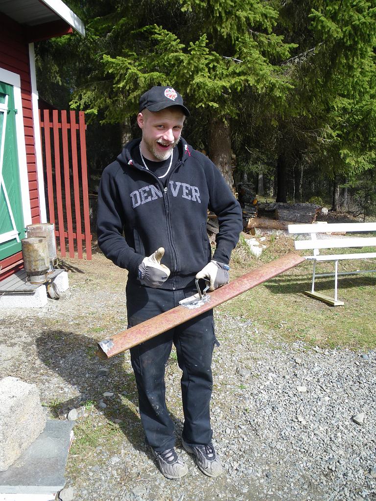 IMGP0930.jpg - Bodyguard testade nya gula leksaken och fick MVG i första försöket svetsning