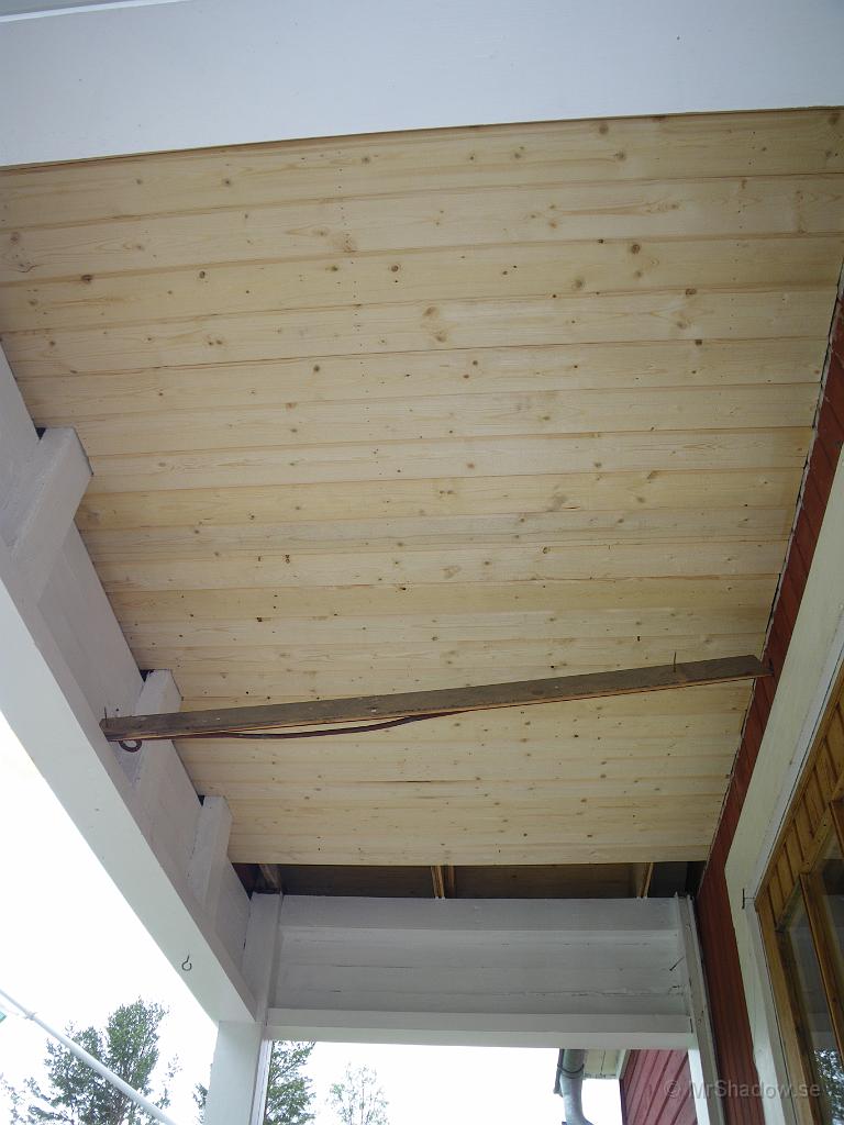 IMGP1015.JPG - Tillbaka till snickeriet och försöka få till de sista bitana av innertaket på farstukvisten.