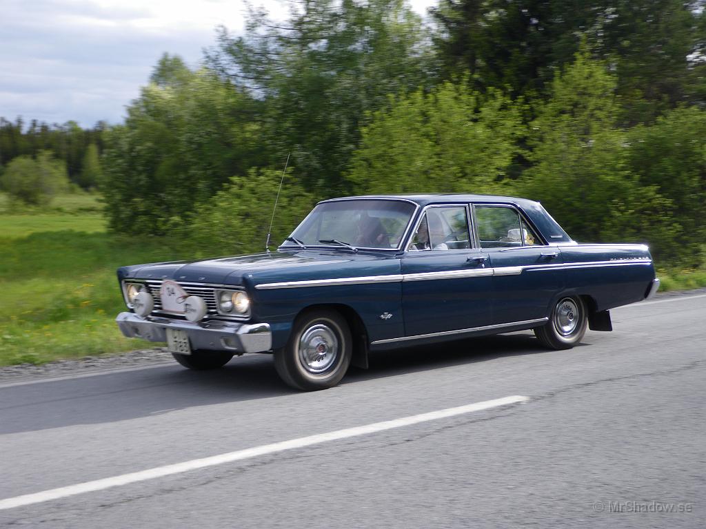 IMGP1020.JPG - Denna Ford hade startnummer 34 och det tyder på att det är ett veteranrally som passerar.