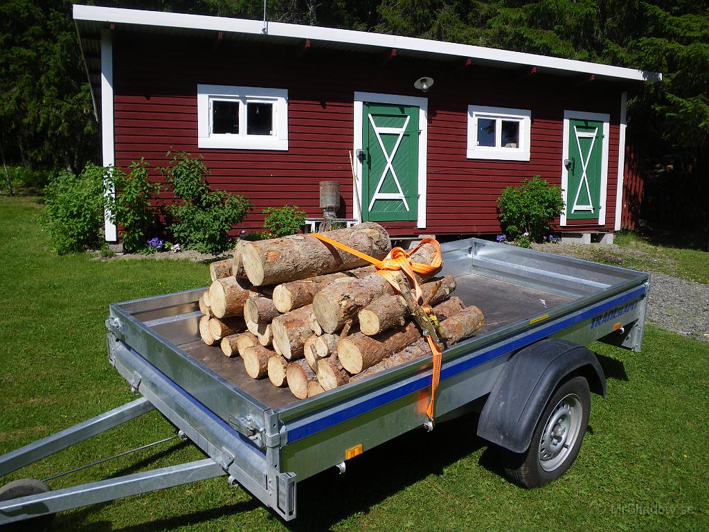 IMGP1367.JPG - 2009-07-01  Fick med ett litet vedlass från Blåmesvägen denna dag. Städade ju lite där och fick med mig lite ved istället. Värmer säkert något dygn..