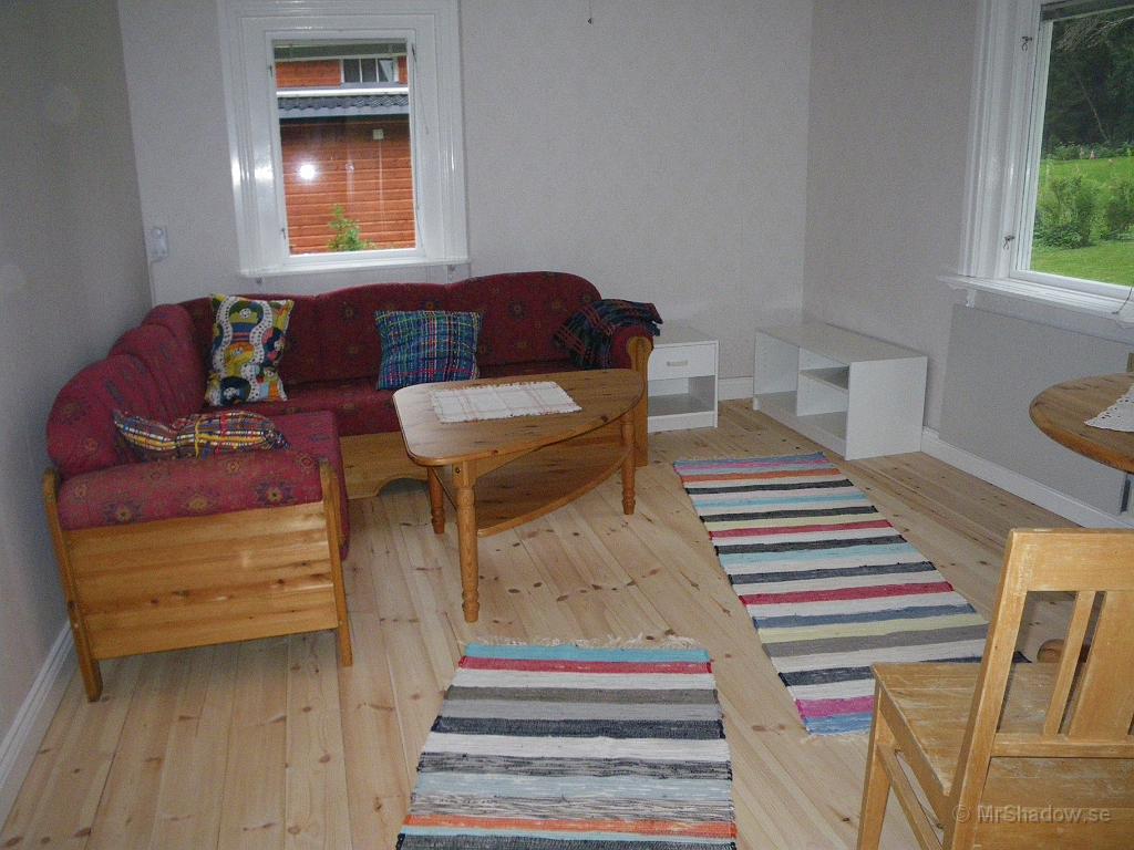 IMGP1852.JPG - Möbler på plats, men lite torftigt ännu..