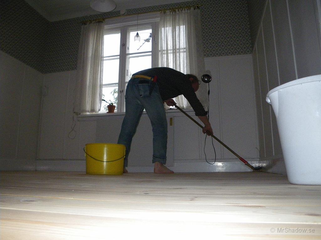 IMGP1857.JPG - Ända in i hörnen. Vilken känsla det blir på golvet:-)
