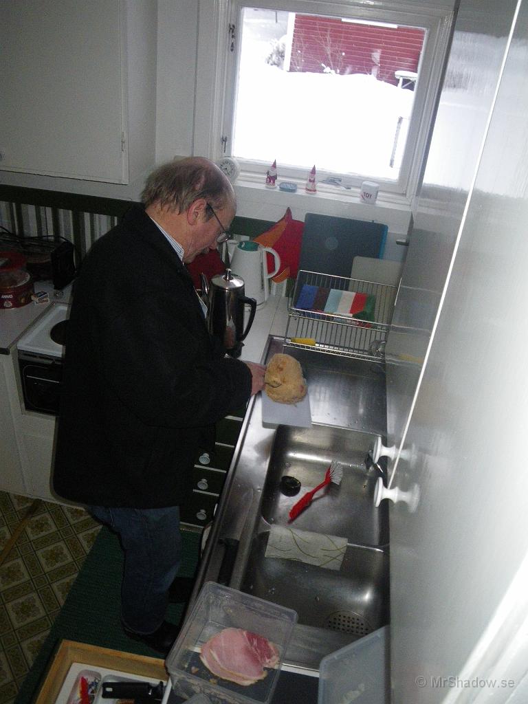 IMGP2468.JPG - 2009-12-26 När gästerna skulle fara hem, så var det dags för matlåda..