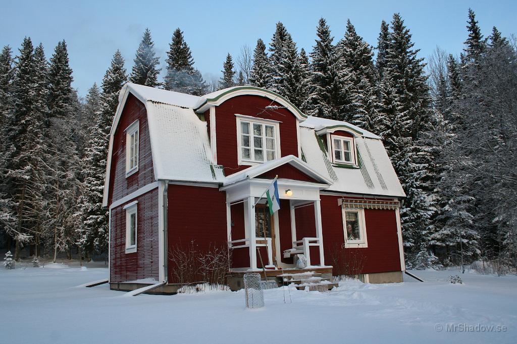 IMG_5737.JPG - 2009-12-19  Det var lite solsken så jag tänkte passa på och ta några bilder, men den solen hjälpte inte så mycket..