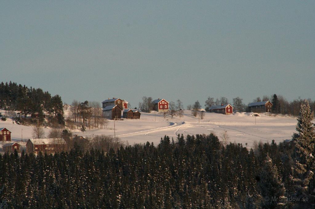IMG_6215.JPG - Dessa hus ligger längst upp i Alsen. Avstånd på ett par kilometer är det.