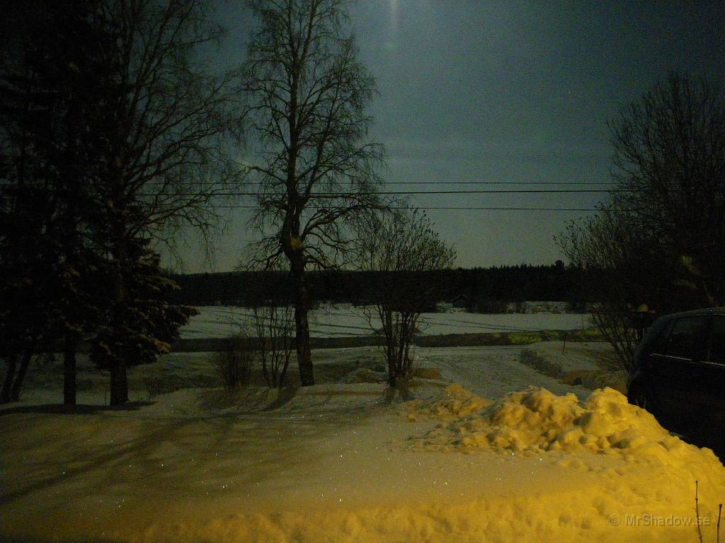 IMGP2781.JPG - Släckte lyset och satte lilla kameran direkt mot södra köksfönstret. Tog bilden när det var dags att krypa ner i bingen vid 01:26