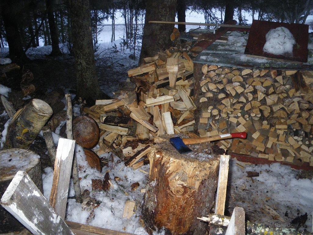 IMGP3097.JPG - Nåja, det blev värme för ett par dagar i vart fall. Förutom att man blev varm av arbetet med yxan också.