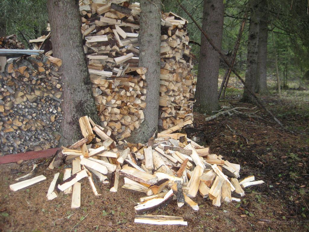 IX70_2787.JPG - Påbörjat återuppbyggnadsarbetet av vedtraven...