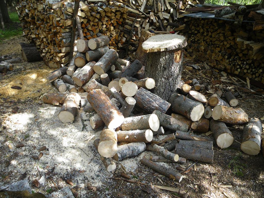 IMGP3552.JPG - Veden värmer måånga gånger och när detta klyvits, så har den värmt ytterligare en gång. Fler gånger är kvar...