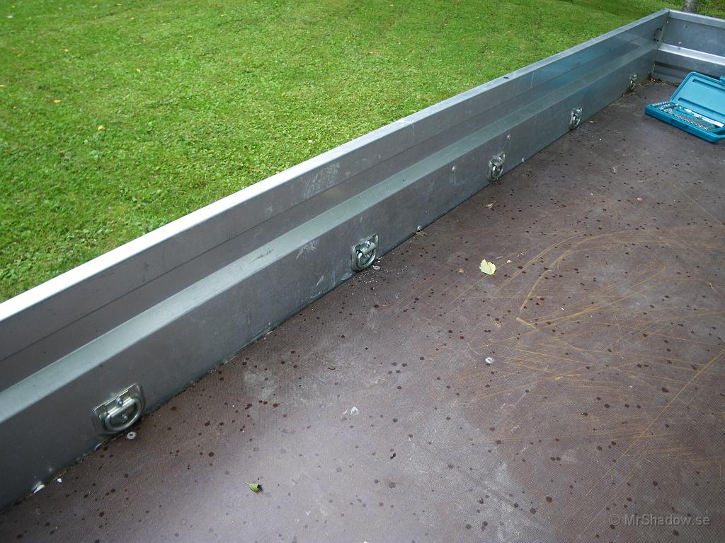 IMGP3954.JPG - 2010-08-01  Uppgraderat sakförflyttaren lite.. Det var inte alltid man lyckades lasta så att förankningsögglorna stämde. Så nu blev det två ögglor till på varje sida,,