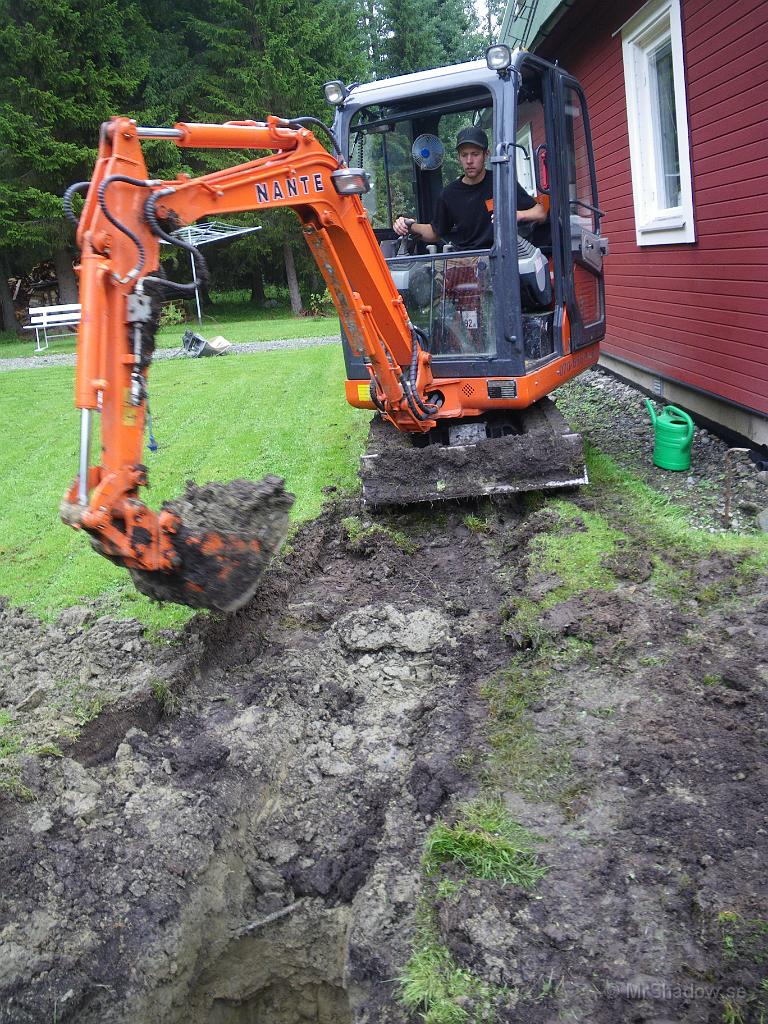 IMGP4038.jpg - Mer lera under matjorden och dags för nästa "fynd"
