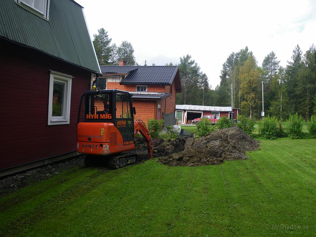 IMGP4041.JPG - Högarna med massor sväller ut en del..