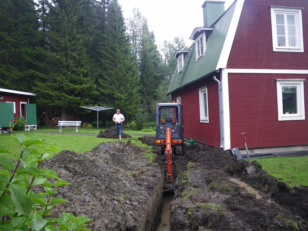 IMGP4051.JPG - Hemma igen och här kommer M för att studera arbetsgången