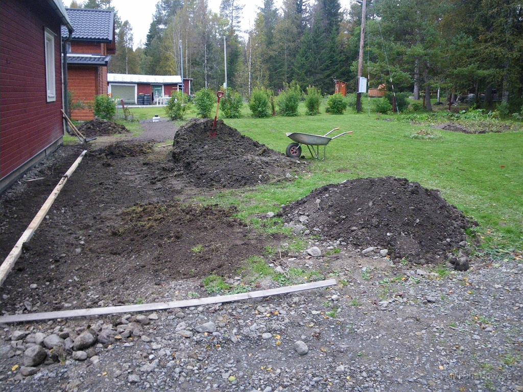 IMGP4270.JPG - Stora högen med massor har minskat rejält tack vare Bodyguard och hans M. Tack för hjälpen