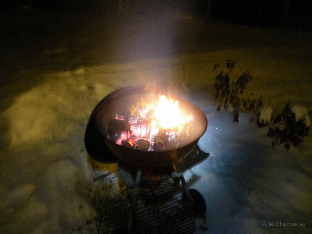 IMGP5056.JPG - I Slåtte är det grillsessong året runt.