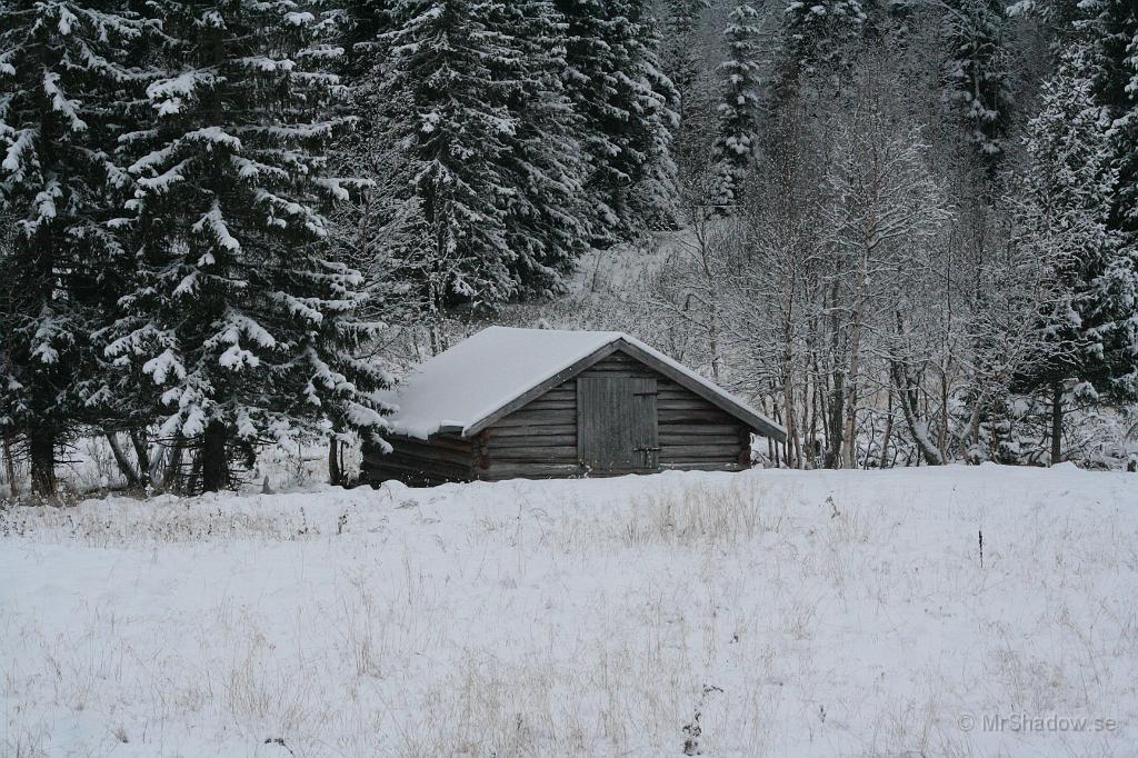 IMG_0938.JPG - Som tidigare ser det kallt ut vid den ladan..