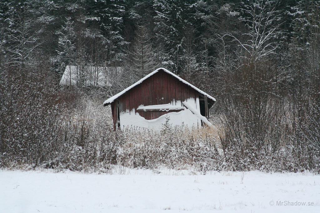 IMG_0939.JPG - Och den ladan ser ju riktigt risig ut..