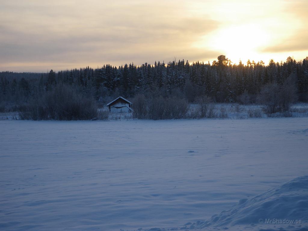 IMGP5348.JPG - Några moln står i vägen för solen, men det är korta dagar i december..