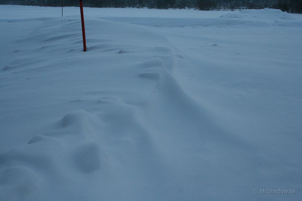 IMG_1260.JPG - Det blir fina drivor när vinden virvlar runt med nysnön