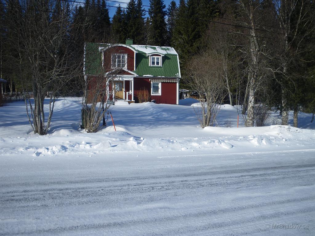 IMGP5906.JPG - Vinden har kommit från "rätt håll" och då fastnar det inte lika djäkligt på min uppfart.