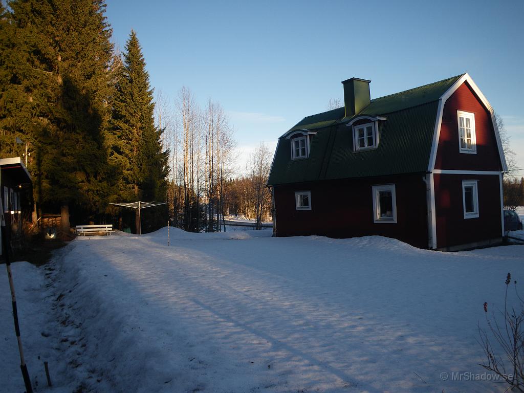 IMGP5940.JPG - Vid 18 är det eftermiddags sol och långa skuggor.
