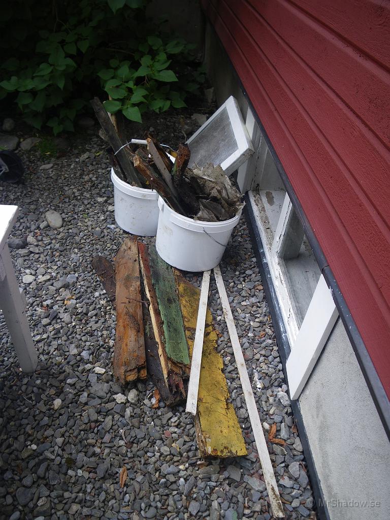 IMGP6855.jpg - 2011-07-16  Påbörjat "utgrävning" i källaren