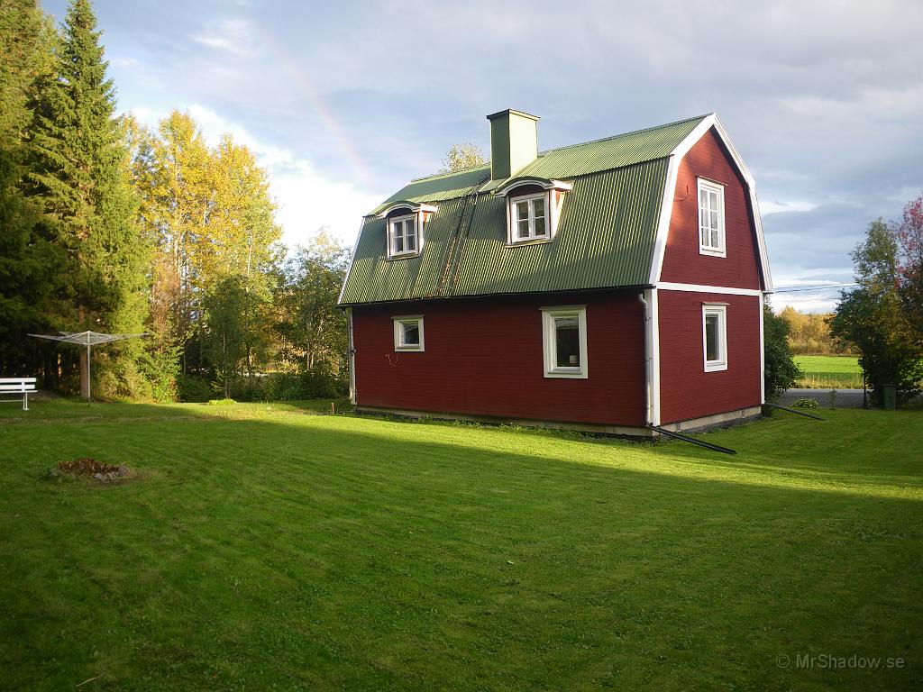 IMGP7410.JPG - Eftermiddagssolen lyser fint över "Slåttet"