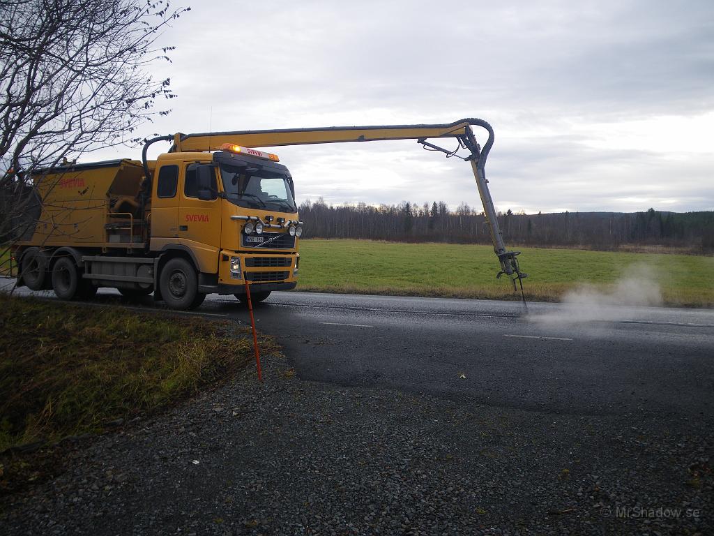 IMGP7600.JPG - Det var Svevias verktyg för att laga "förkastningarna" längs med vägen..