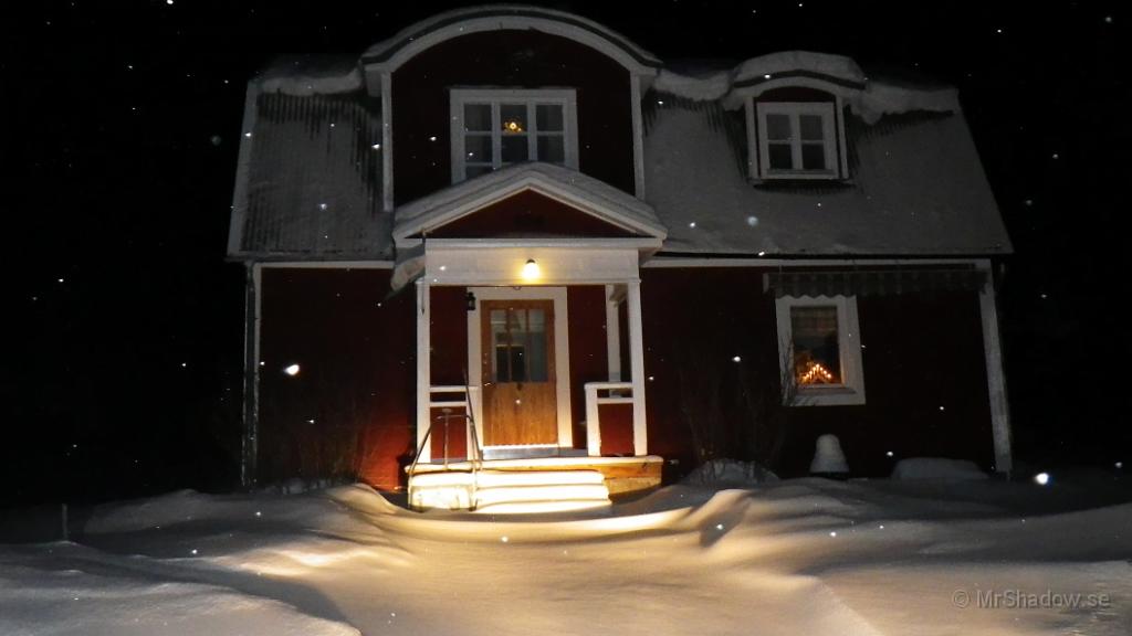 IMGP0177.JPG - 2012-01-01  Anländer sent på nyårsdagen till Slåtte.  Det ser ut som att det är en del snö att ta reda på...